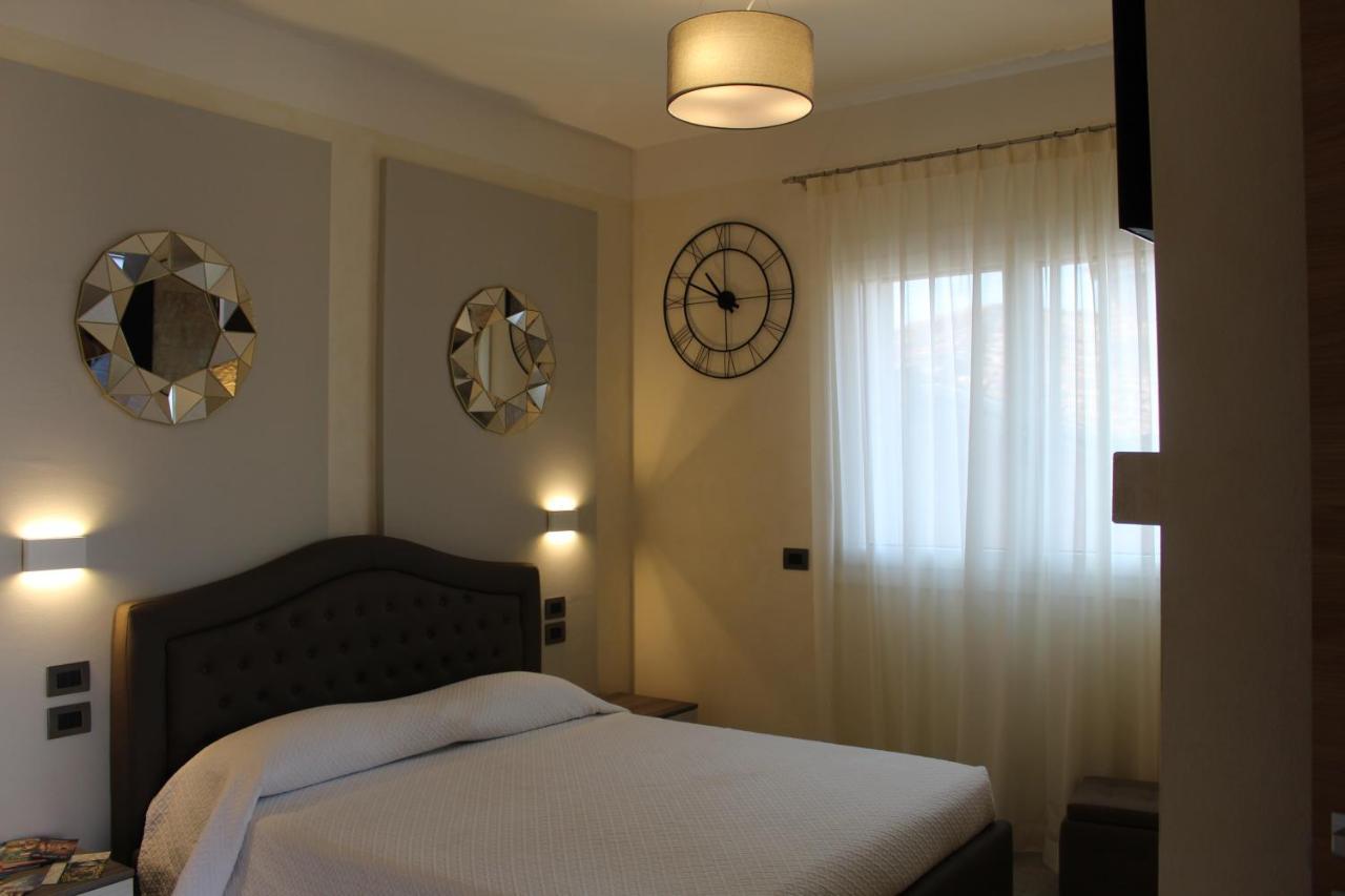 Villa Martina Luxury Rooms Дезенцано-дель-Гарда Экстерьер фото