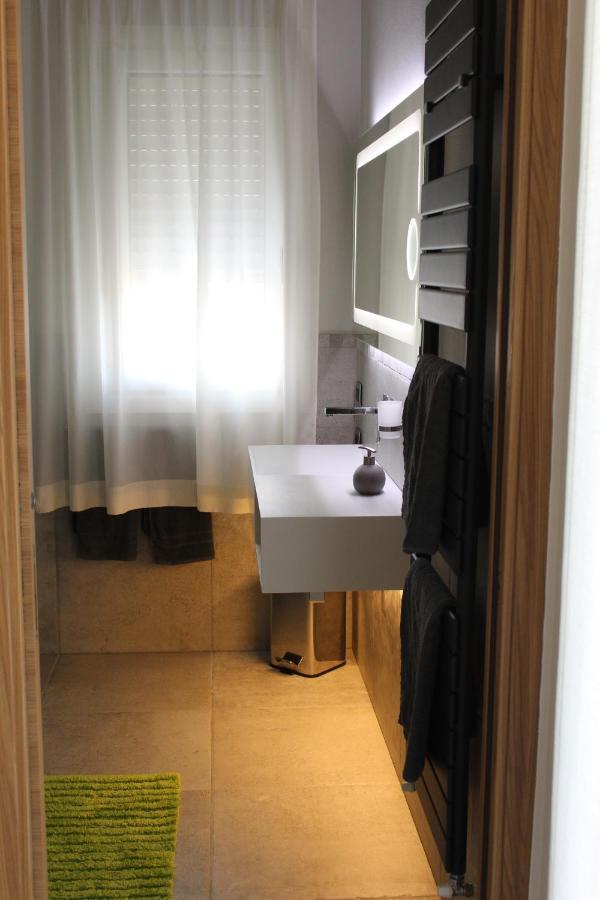 Villa Martina Luxury Rooms Дезенцано-дель-Гарда Экстерьер фото