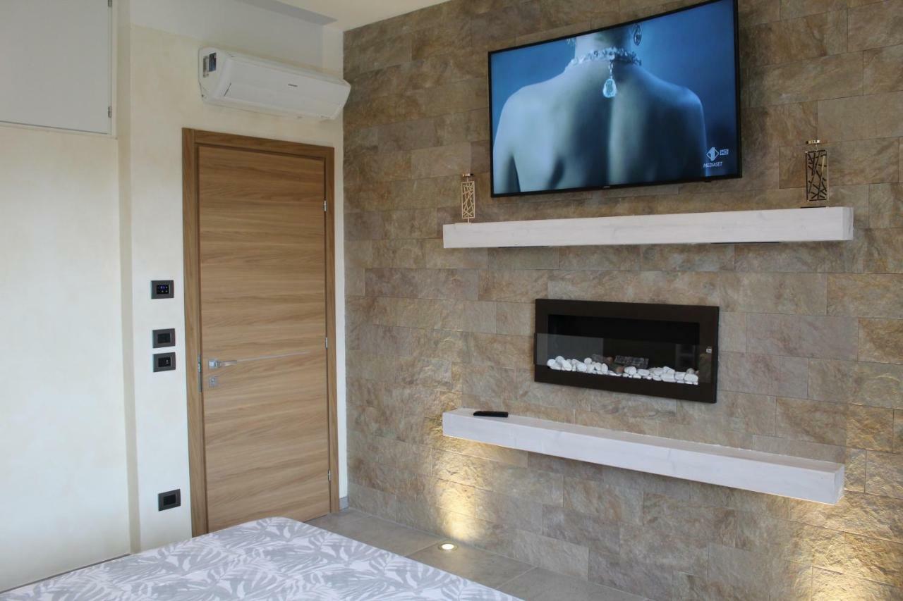 Villa Martina Luxury Rooms Дезенцано-дель-Гарда Экстерьер фото