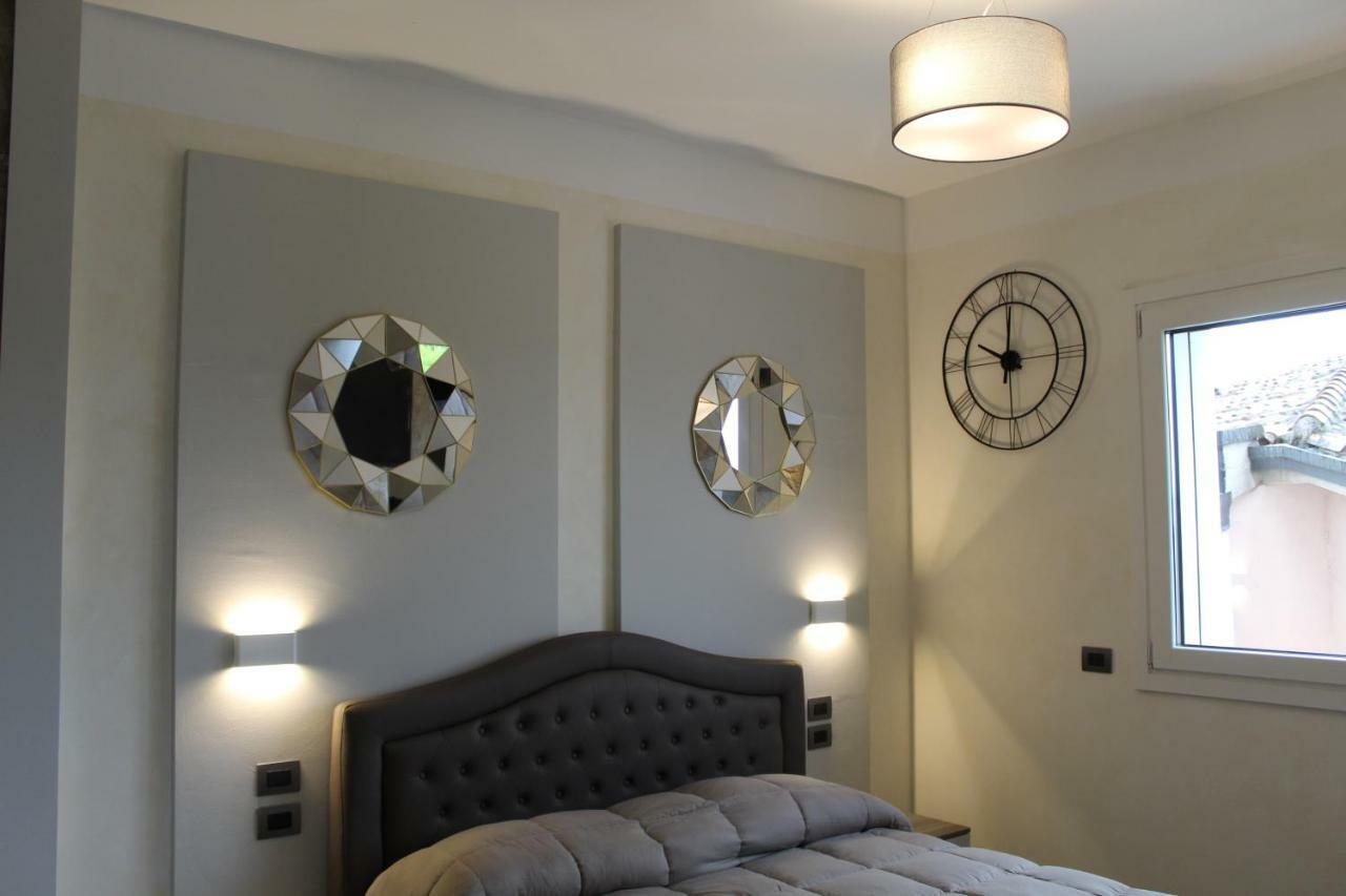 Villa Martina Luxury Rooms Дезенцано-дель-Гарда Экстерьер фото