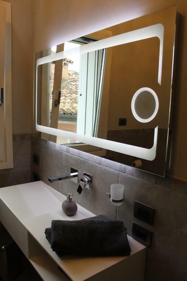 Villa Martina Luxury Rooms Дезенцано-дель-Гарда Экстерьер фото