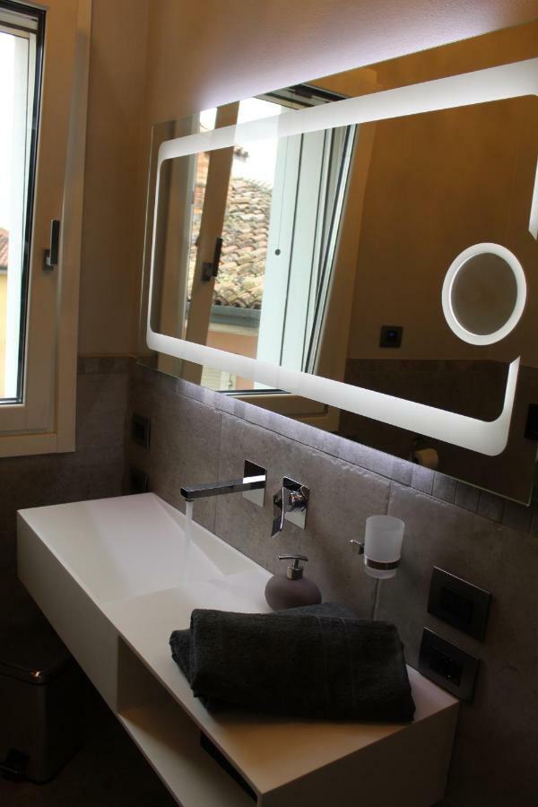 Villa Martina Luxury Rooms Дезенцано-дель-Гарда Экстерьер фото