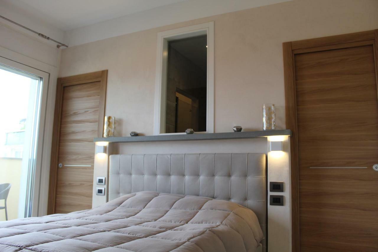 Villa Martina Luxury Rooms Дезенцано-дель-Гарда Экстерьер фото