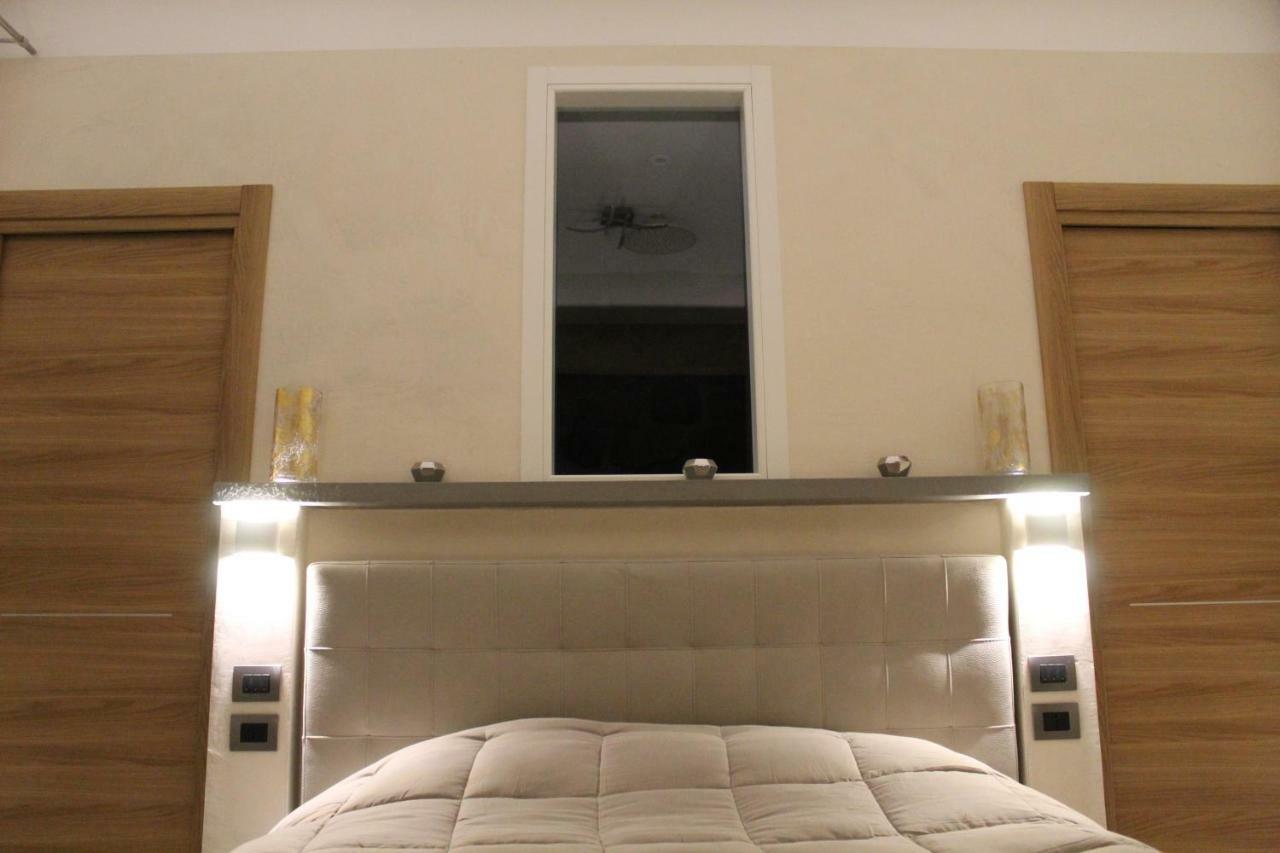 Villa Martina Luxury Rooms Дезенцано-дель-Гарда Экстерьер фото